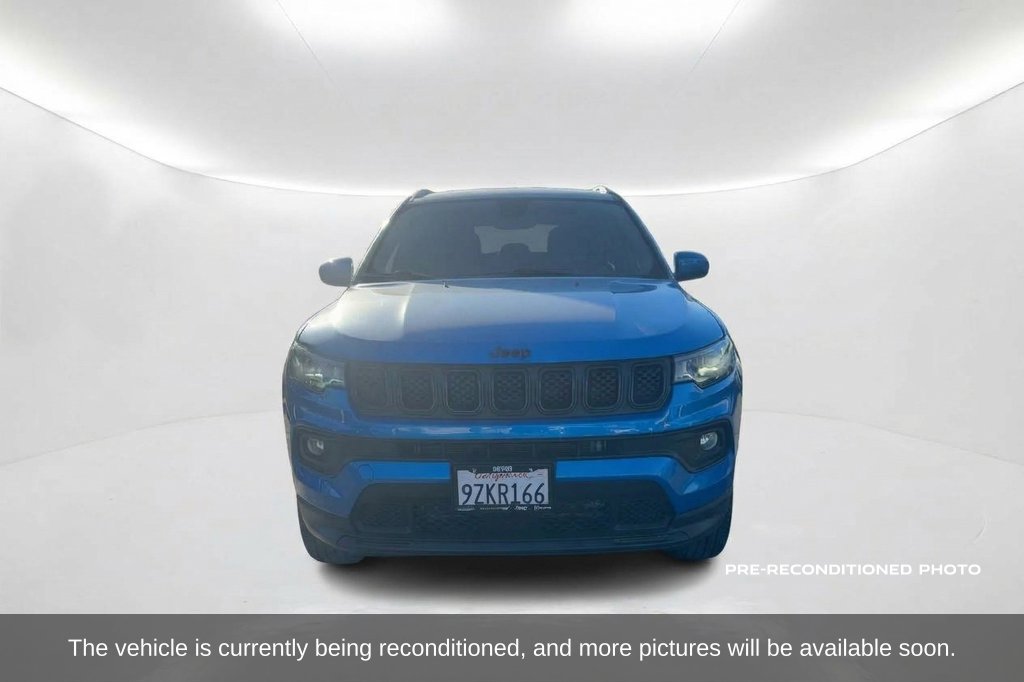 Used 2023 Jeep Compass Latitude w/ Convenience Group AWD/4WD image 2
