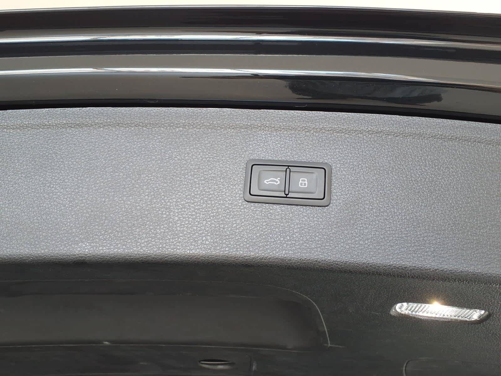 Used 2024 Audi Q5 2.0T Premium Plus w/ Premium Plus Package AWD/4WD image 12