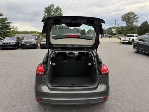 Used 2017 Ford Focus SE FWD image 14