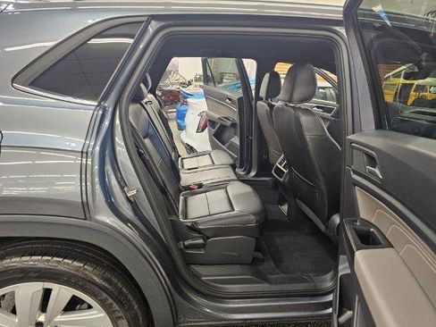 Used 2021 Volkswagen Atlas Cross Sport SE image 32