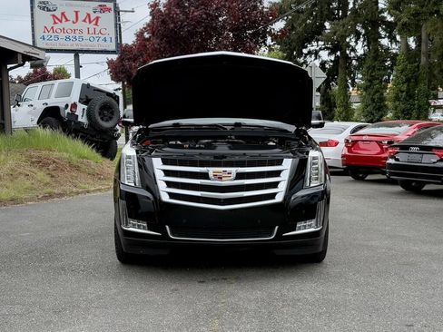 Used 2016 Cadillac Escalade Luxury AWD/4WD image 36