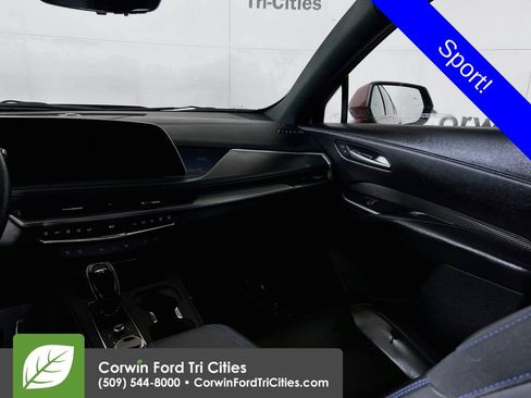 Used 2025 Cadillac XT4 Sport w/ LPO, Red Accent Package AWD/4WD image 28