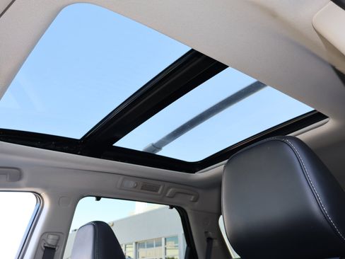 Used 2022 Nissan Pathfinder Platinum w/ Cargo Package image 5