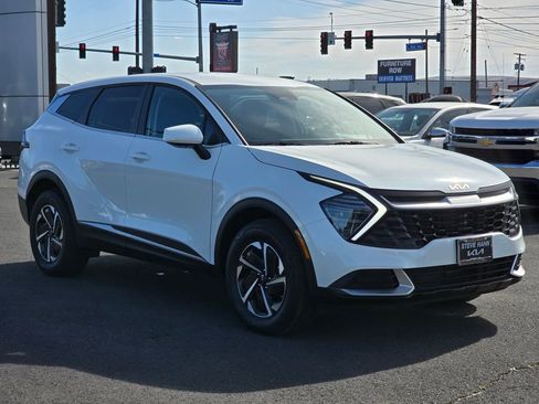 Used 2024 Kia Sportage LX AWD/4WD image 7