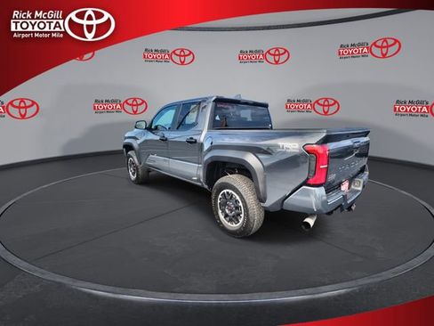 Certified 2025 Toyota Tacoma TRD Off-Road AWD/4WD image 6