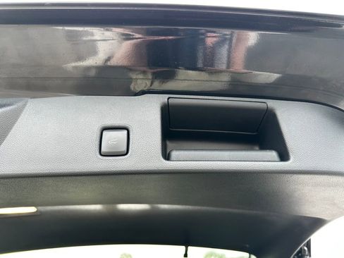 Used 2023 Ford Escape SE image 46