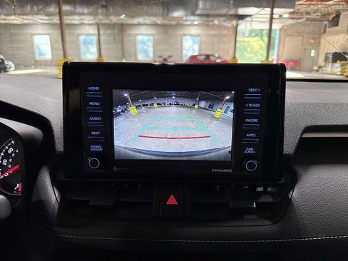 Used 2022 Toyota RAV4 LE AWD/4WD image 23