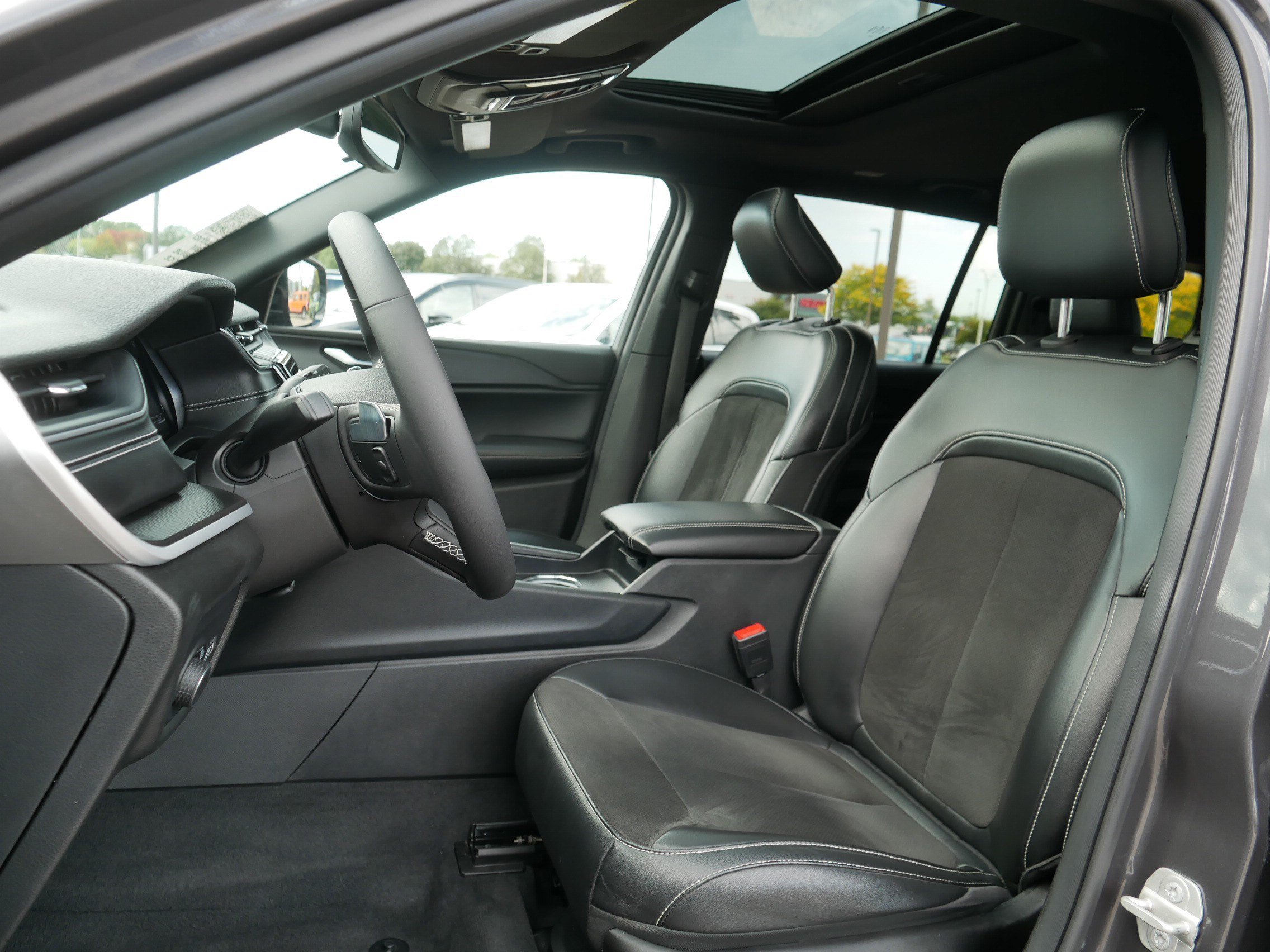 Used 2023 Jeep Grand Cherokee L Laredo AWD/4WD image 35