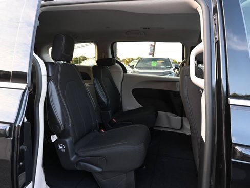 Used 2021 Chrysler Voyager LX FWD image 36