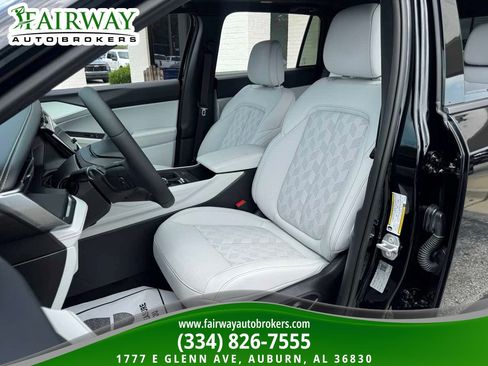 Used 2026 Jeep Cherokee Overland w/ Trailer Tow Group AWD/4WD image 10