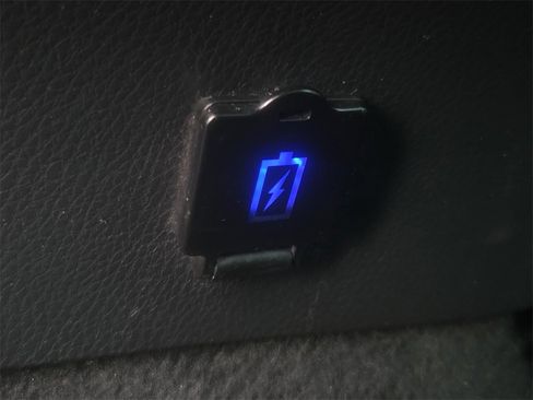 Certified 2020 Toyota Camry SE image 15