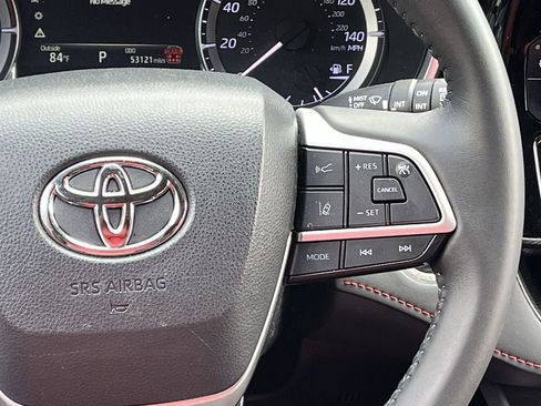 Used 2024 Toyota Highlander XSE FWD image 14