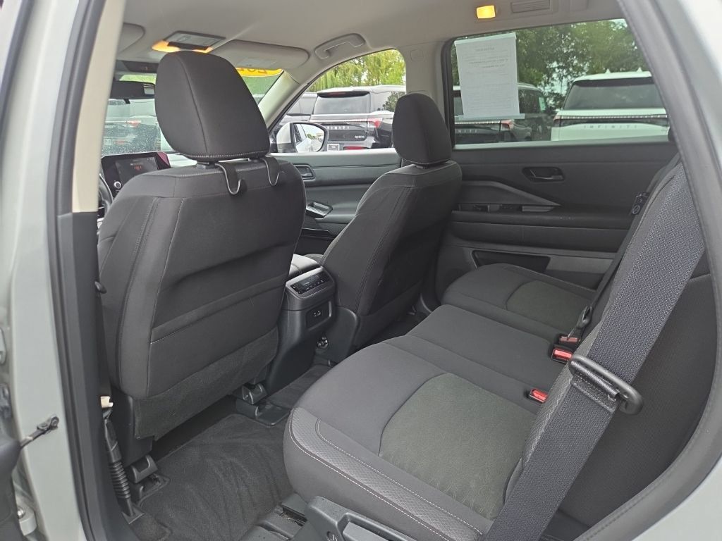 Used 2024 Nissan Pathfinder SV AWD/4WD image 27