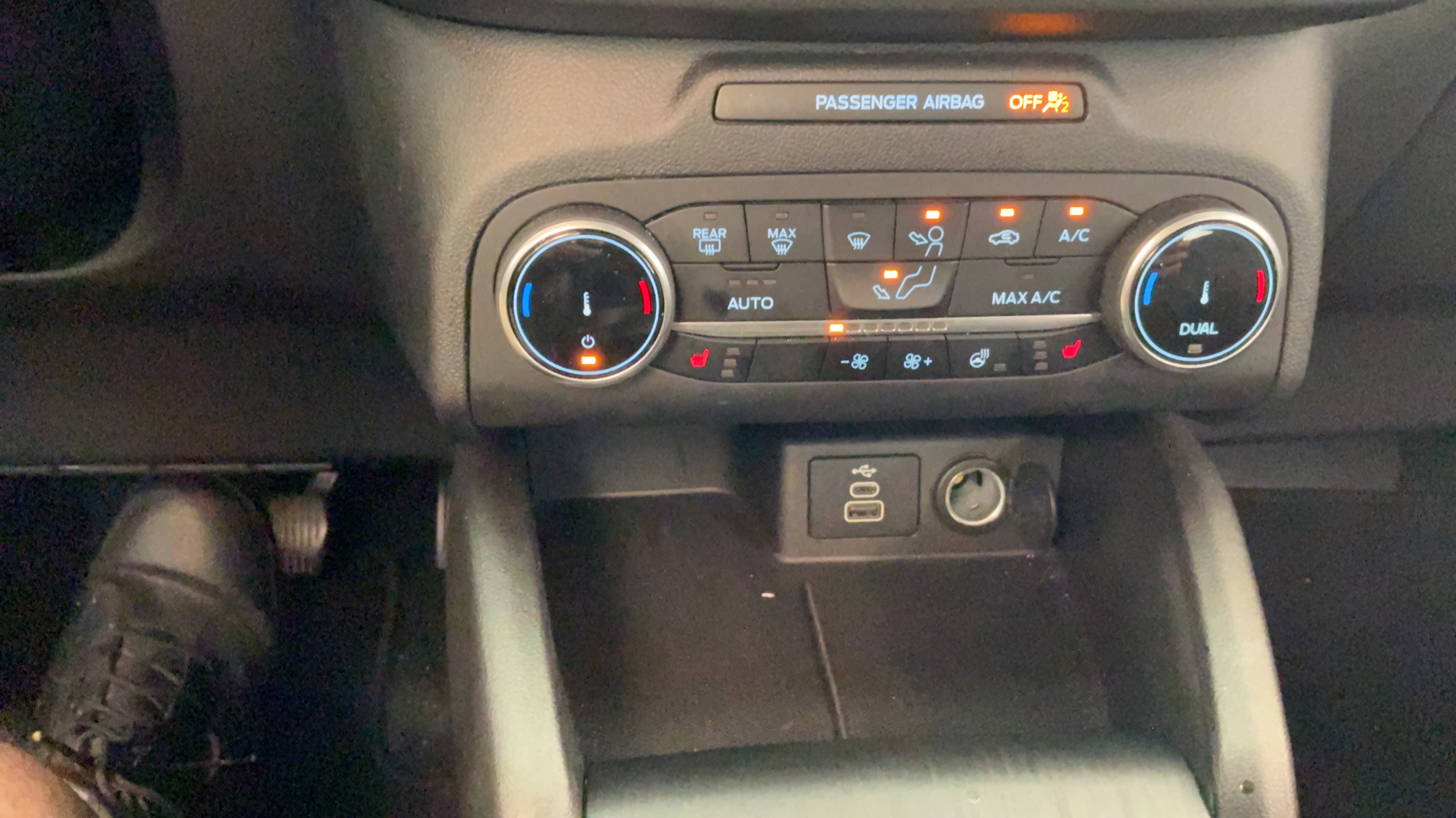 Used 2025 Ford Escape ST-Line Select AWD/4WD image 14