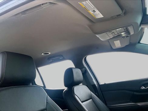 Used 2023 GMC Acadia SLT w/ Technology Package FWD image 14