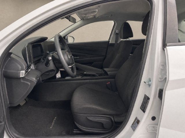 Certified 2026 Hyundai Elantra SE FWD image 11