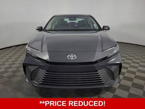 Used 2025 Toyota Camry XLE AWD/4WD image 2