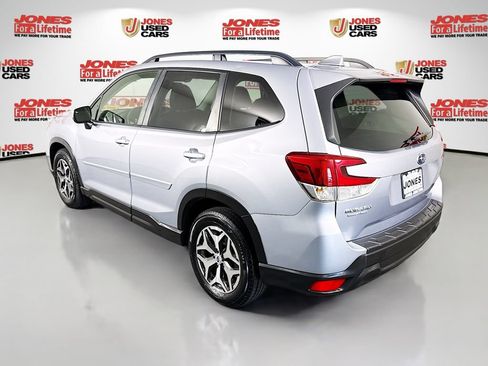 Used 2020 Subaru Forester Premium AWD/4WD image 2