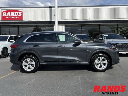 Used 2025 Audi Q5 Premium w/ Convenience Package AWD/4WD image 1