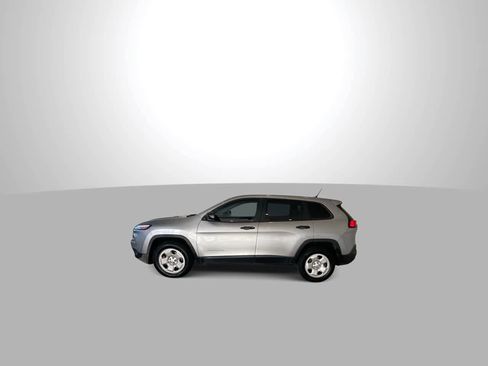 Used 2016 Jeep Cherokee Sport image 5