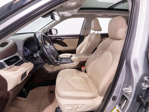 Used 2022 Toyota Highlander Platinum FWD image 16