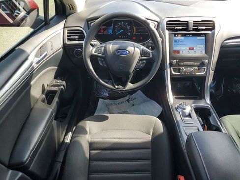 Used 2017 Ford Fusion SE w/ Fusion SE Technology Package image 16