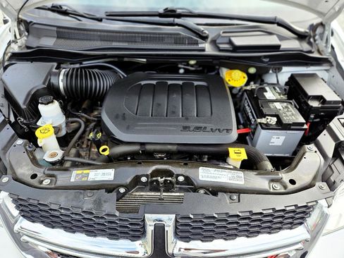 Used 2019 Dodge Grand Caravan SE w/ UConnect Hands-Free Group image 43