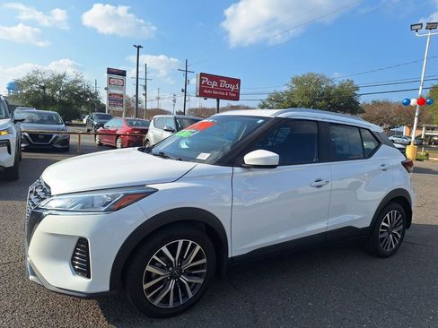 Used 2023 Nissan Kicks SV image 9