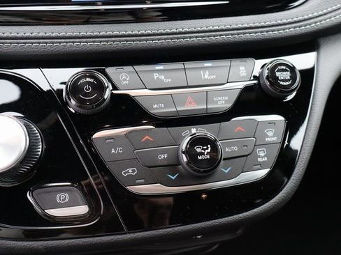 New 2026 Chrysler Pacifica Select FWD image 21
