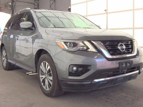 Used 2020 Nissan Pathfinder SV image 3