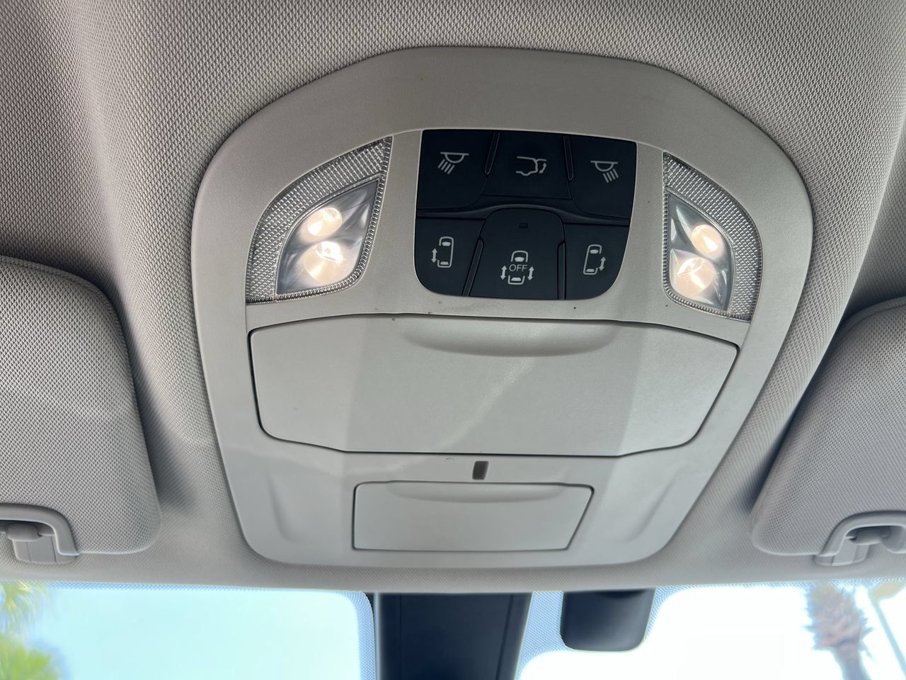Used 2020 Chrysler Pacifica Touring w/ Tire & Wheel Group FWD image 28