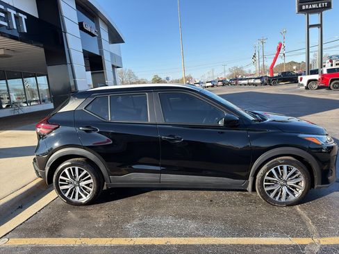 Used 2023 Nissan Kicks SV image 4