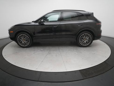 Used 2021 Porsche Cayenne image 2