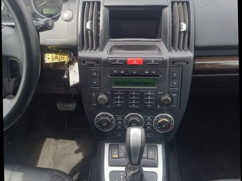 Used 2011 Land Rover LR2 HSE AWD/4WD image 13