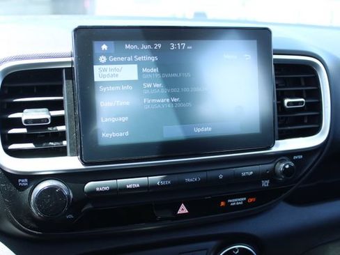 Used 2021 Hyundai Venue SE FWD image 23