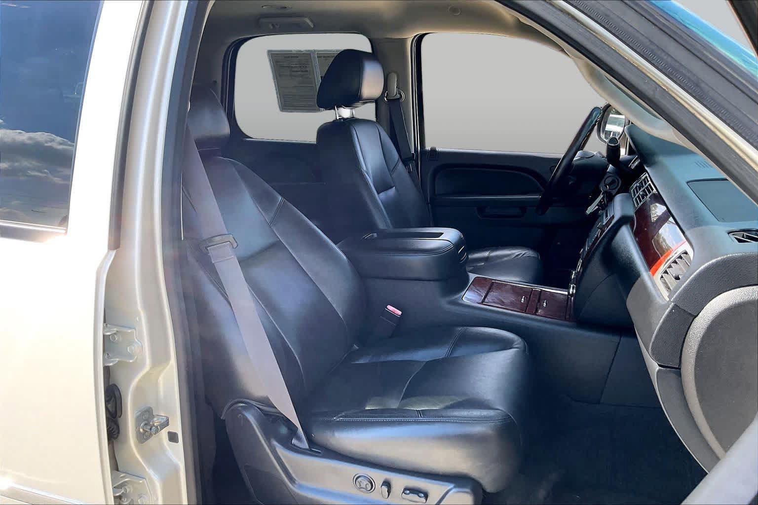 Used 2013 Chevrolet Tahoe LTZ AWD/4WD image 9