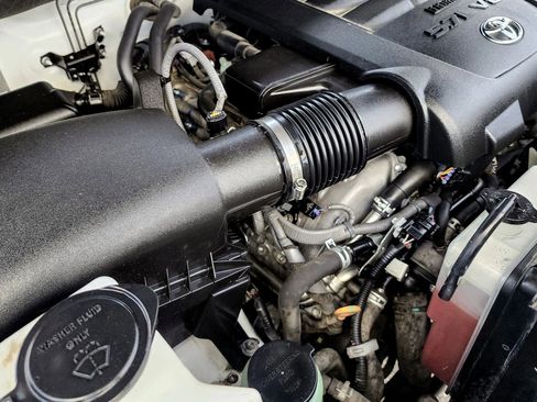 Used 2017 Toyota Tundra SR5 image 39