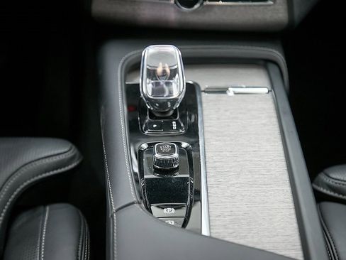 Certified 2023 Volvo XC90 B6 Ultimate w/ Lounge Package image 32