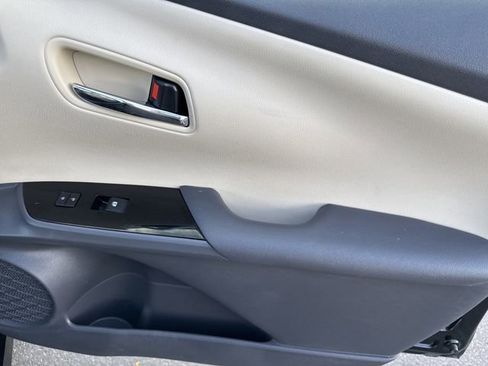 Used 2017 Toyota Prius Four image 21
