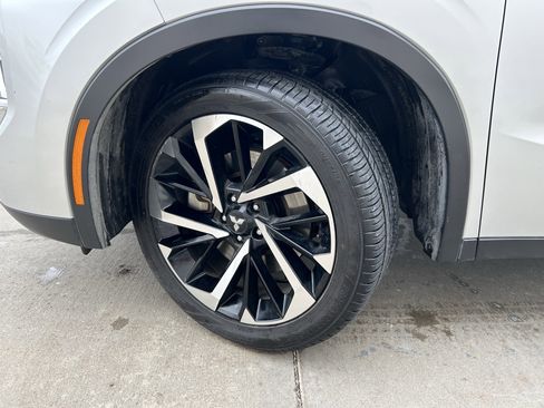 Used 2024 Mitsubishi Outlander SE image 11