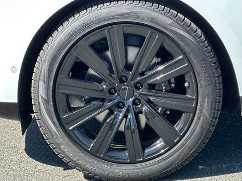 New 2026 Land Rover Range Rover Long Wheelbase SE image 13