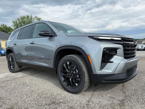 New 2026 Chevrolet Traverse LT w/ Midnight/Sport Edition AWD/4WD image 7