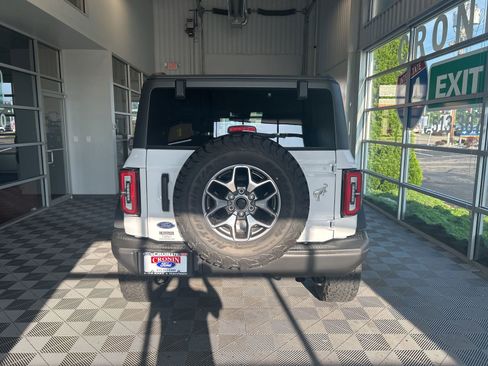 Used 2023 Ford Bronco Badlands image 6