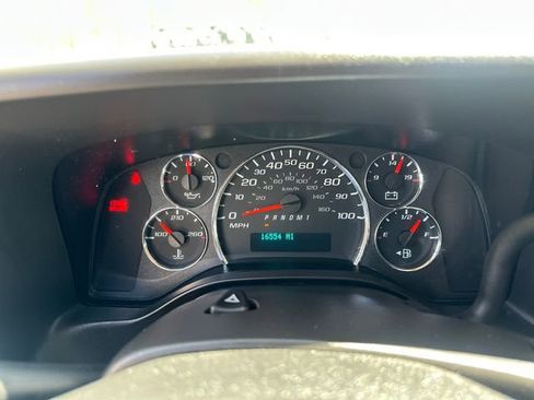 Used 2025 Chevrolet Express 2500 w/ Driver Convenience Package RWD image 24
