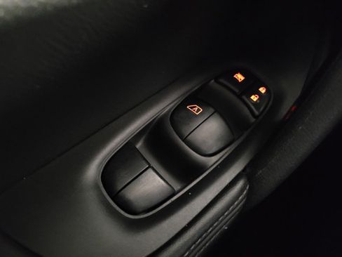 Used 2018 Nissan Rogue SV FWD image 27
