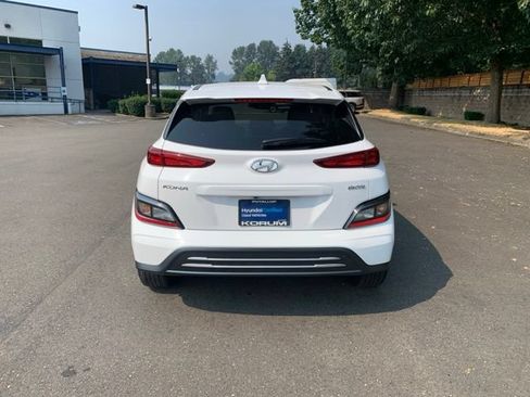 Certified 2023 Hyundai Kona SE w/ Cargo Package FWD image 5