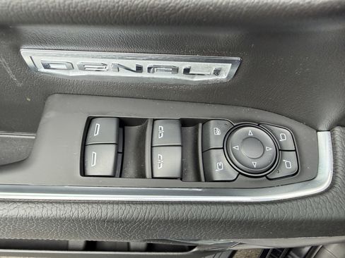 Used 2023 GMC Sierra 1500 Denali w/ Technology Package AWD/4WD image 35