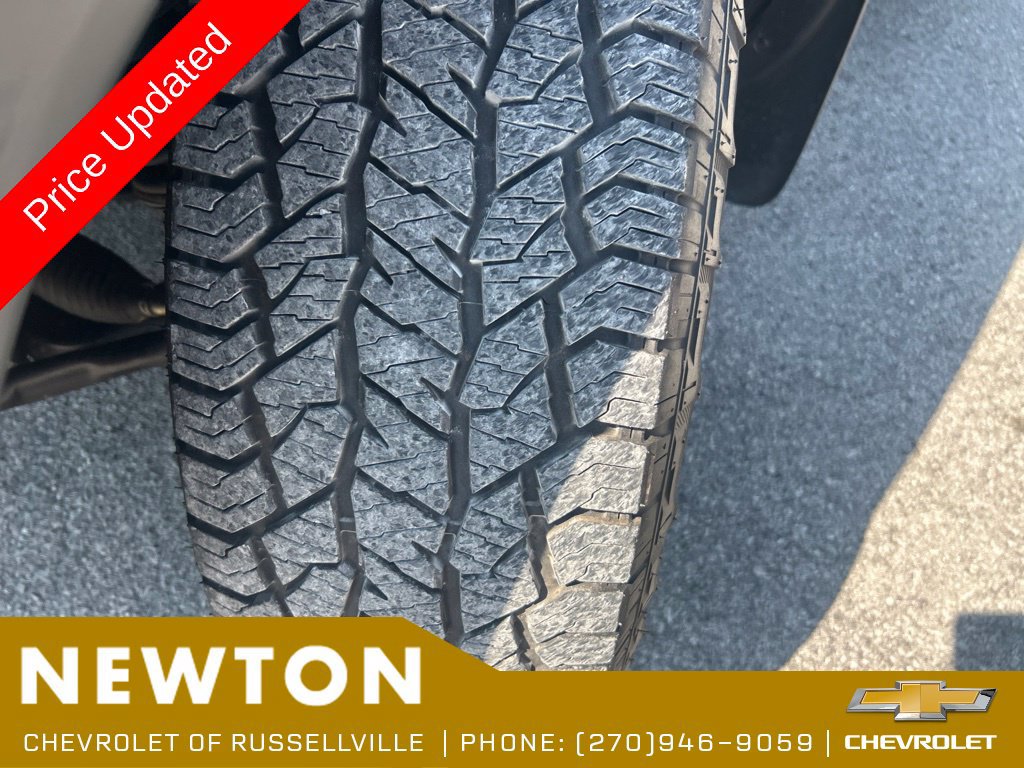 Used 2025 Nissan Frontier 2WD Crew Cab image 46