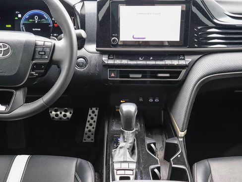 Certified 2025 Toyota Camry SE FWD image 13