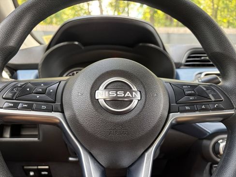 Used 2025 Nissan Versa SV FWD image 25
